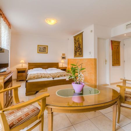 Bed and Breakfast Kata Panzio Szegedin Exterior foto