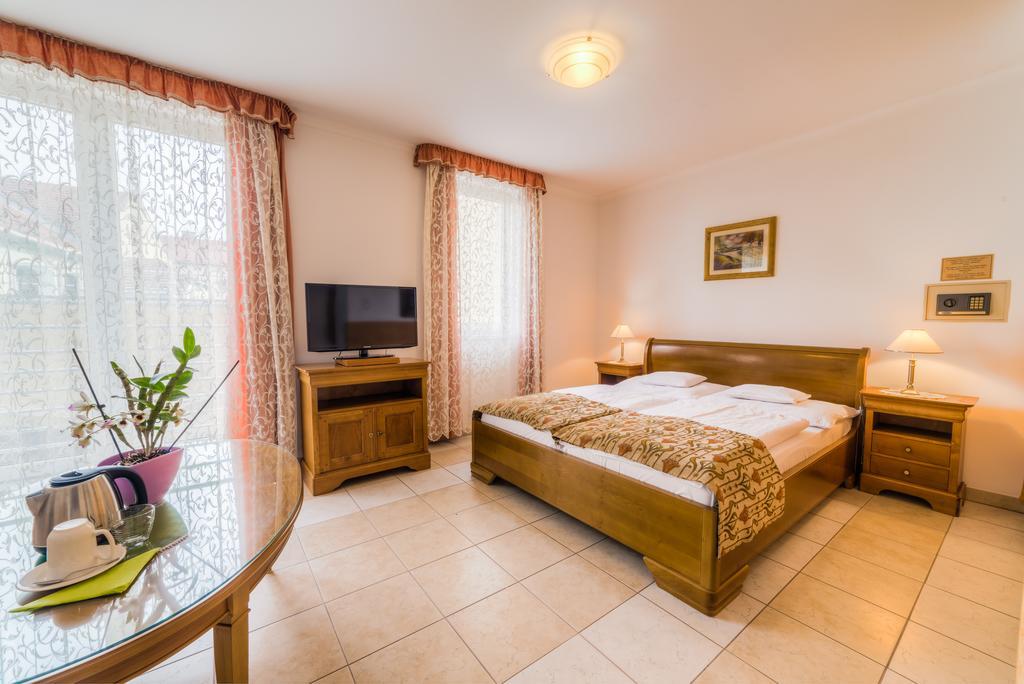Bed and Breakfast Kata Panzio Szegedin Exterior foto
