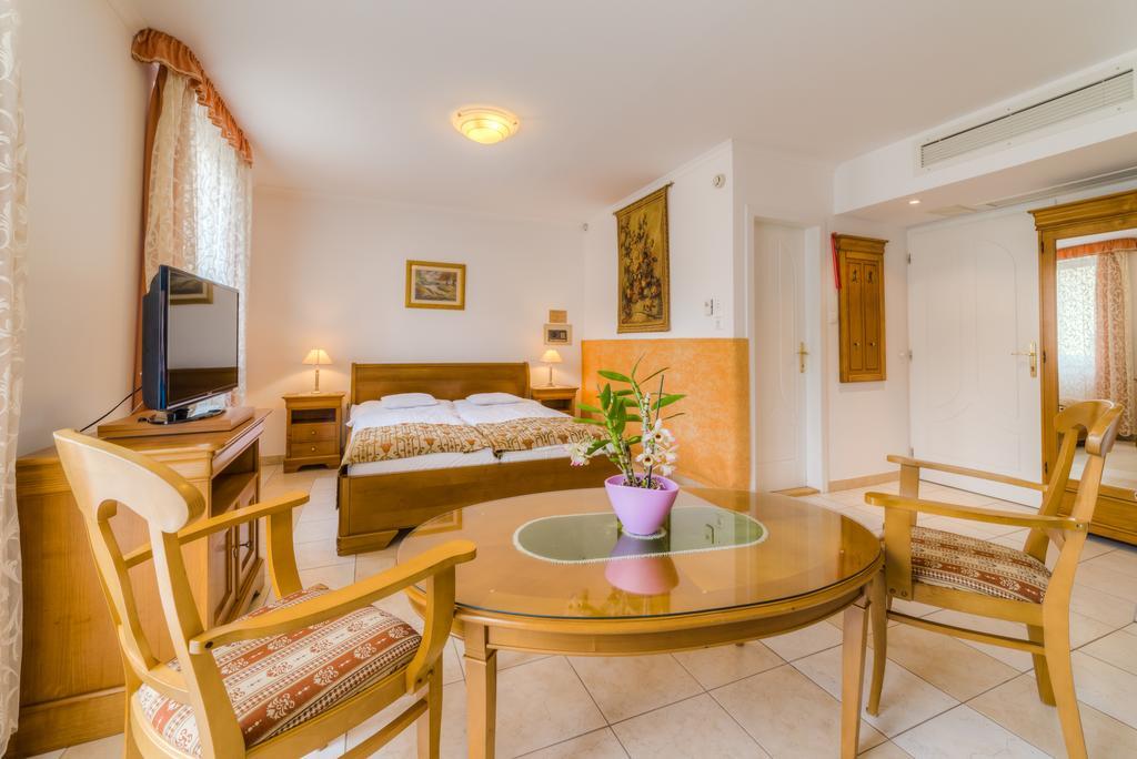 Bed and Breakfast Kata Panzio Szegedin Exterior foto