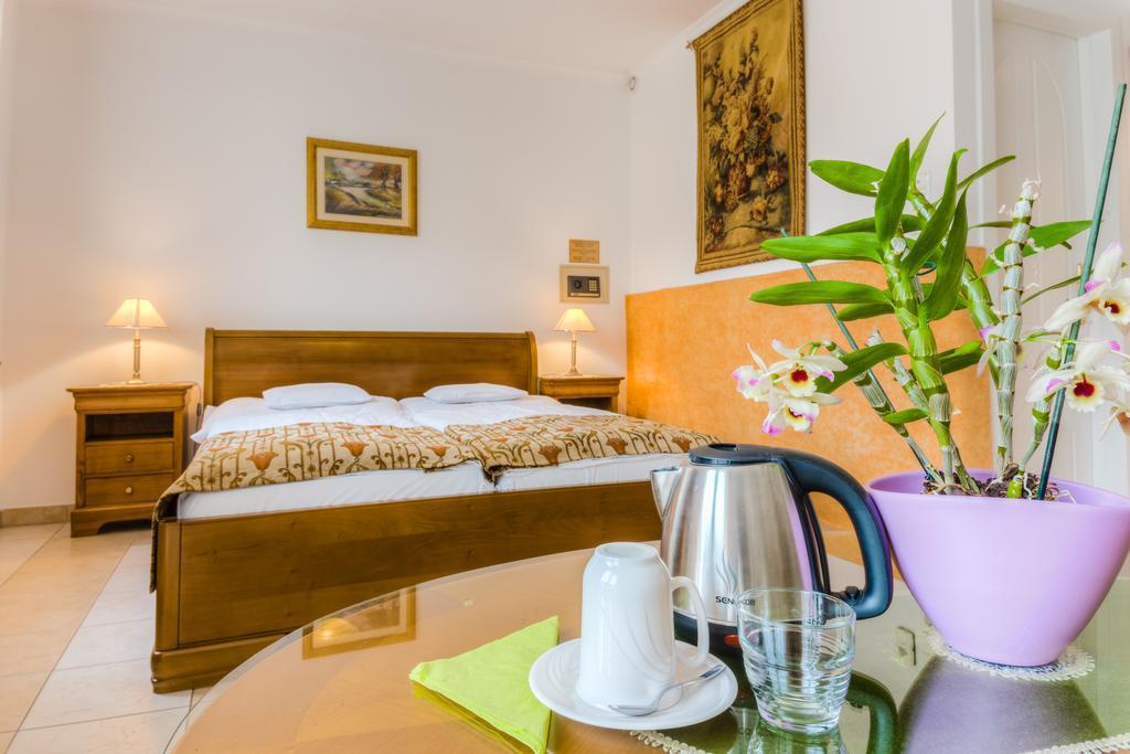 Bed and Breakfast Kata Panzio Szegedin Exterior foto