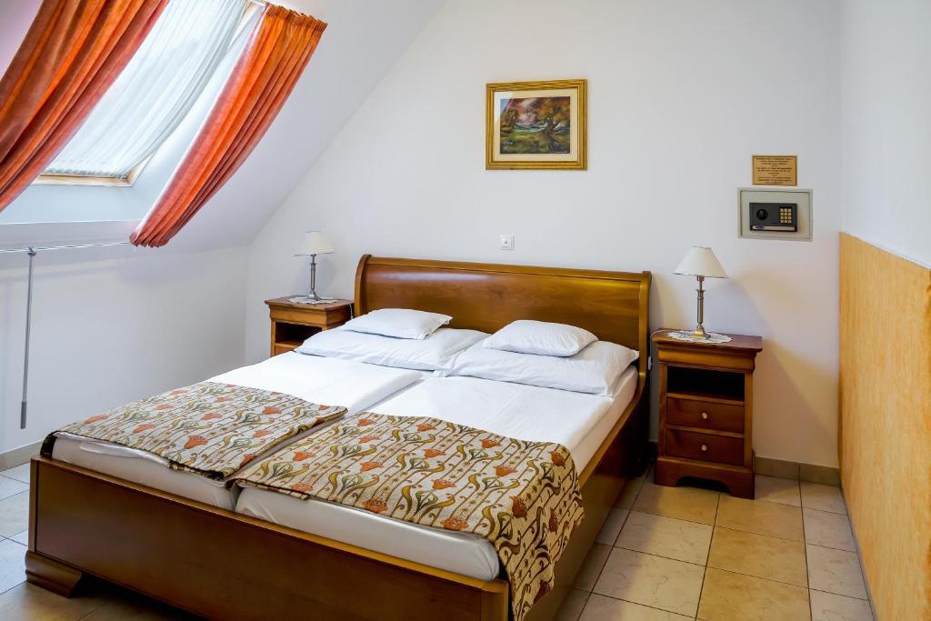 Bed and Breakfast Kata Panzio Szegedin Zimmer foto