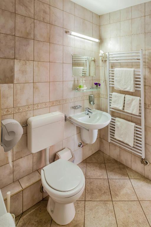 Bed and Breakfast Kata Panzio Szegedin Zimmer foto