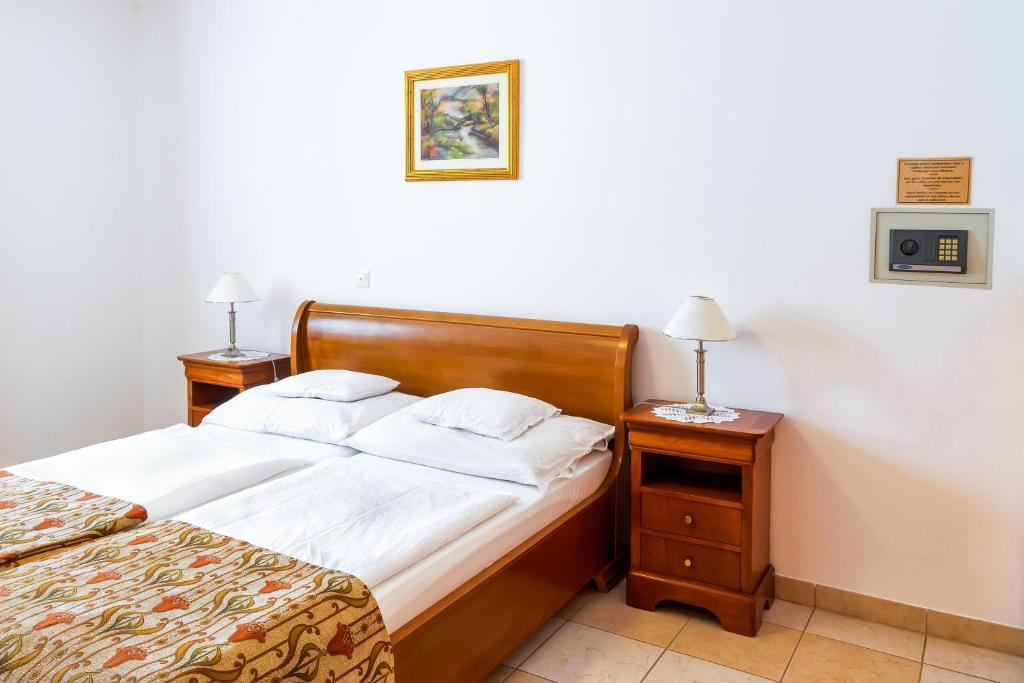 Bed and Breakfast Kata Panzio Szegedin Zimmer foto