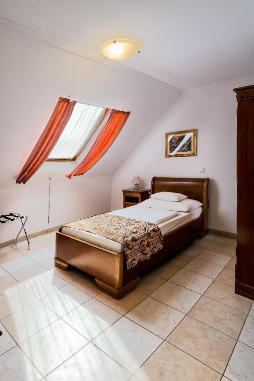 Bed and Breakfast Kata Panzio Szegedin Zimmer foto