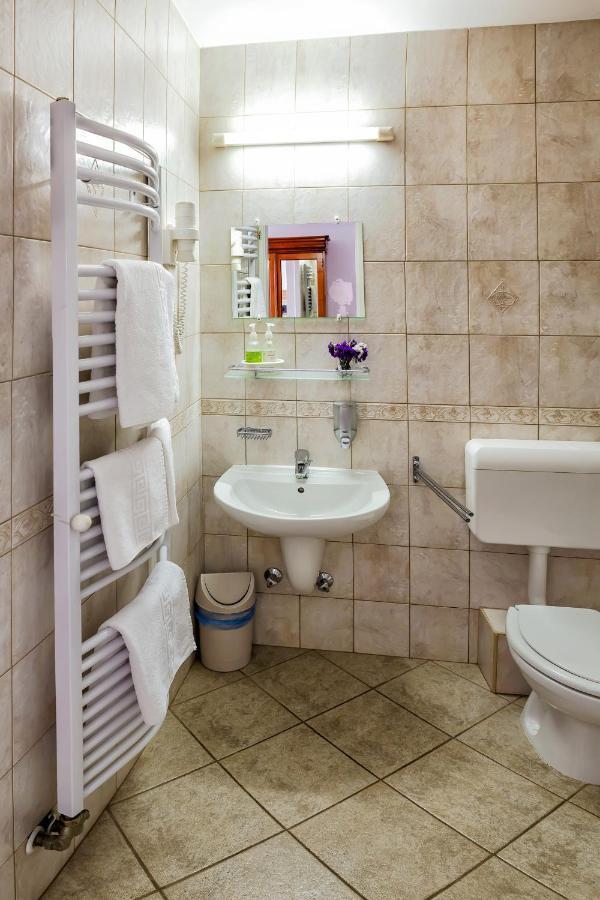 Bed and Breakfast Kata Panzio Szegedin Zimmer foto