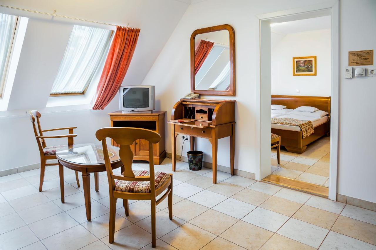 Bed and Breakfast Kata Panzio Szegedin Zimmer foto